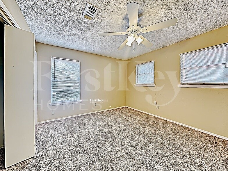 Building Photo - 4428 Sahara Pl