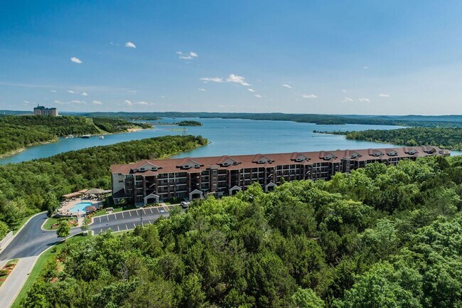 Building Photo - 2 Bedroom 2 Bath Lakeside Condo on Table R...