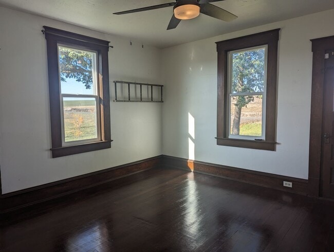 Building Photo - Stunning Remodeled Juliaetta Farm House