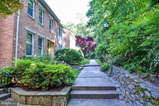 Building Photo - 4846 Cloister Dr