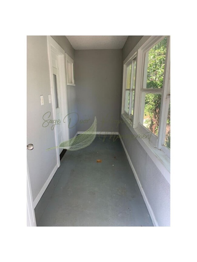 Building Photo - 1 FREE MONTH OF RENT!!!