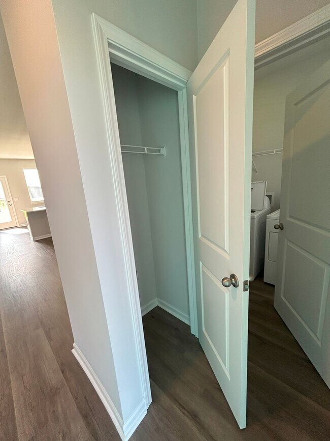 Building Photo - Brand new home with community amenties nes...