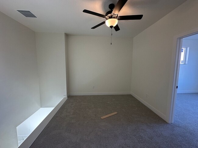 Building Photo - Brand New Townhome