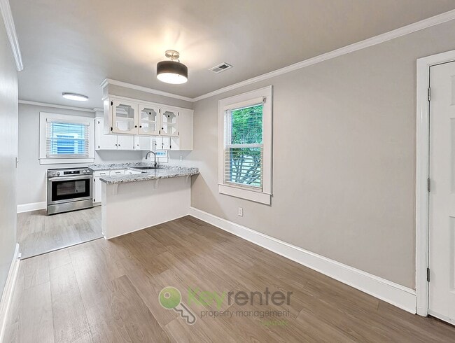 Building Photo - Updated Overbrook Home with Finished Basement & Fenced Yard Near Downtown Greenville