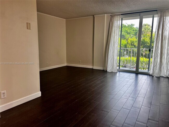 Building Photo - 1050 SE 15th St