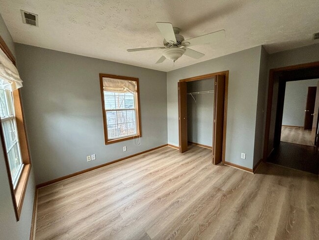 Building Photo - 3-Bed 2-Bath Fenced Yard Ranch Home