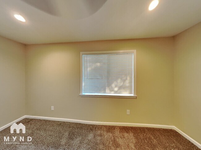 Building Photo - 116 Martin St