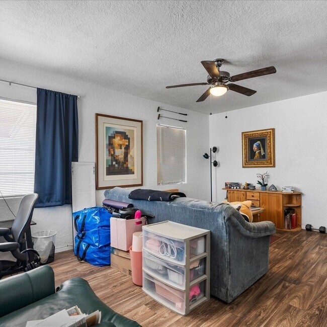 Building Photo - 449 N Drew St E