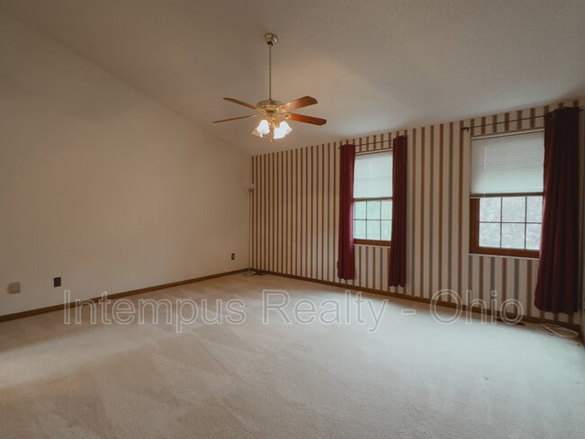 Building Photo - 370 Glenside Ln