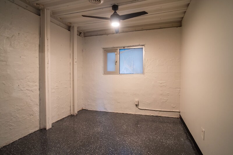 Building Photo - 15 Burbank Dr SW