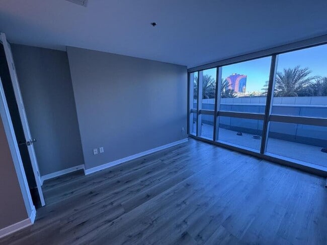 Building Photo - 4471 Dean Martin Dr