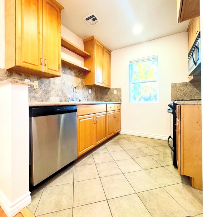 Building Photo - 303 W Verdugo Ave