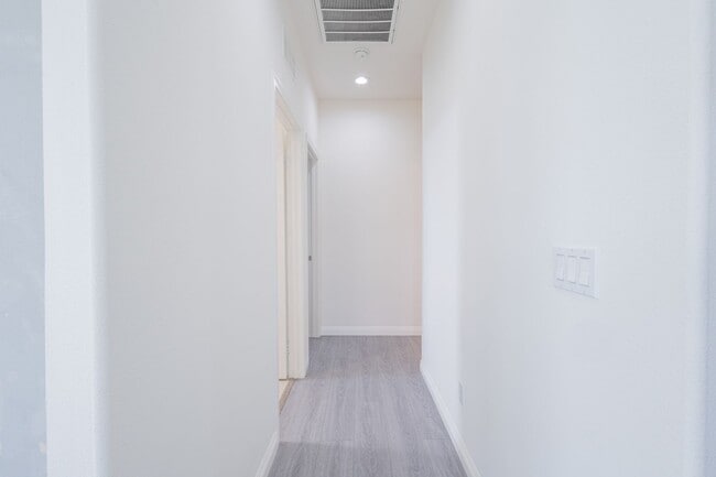 Building Photo - 16220 Retreat Ct