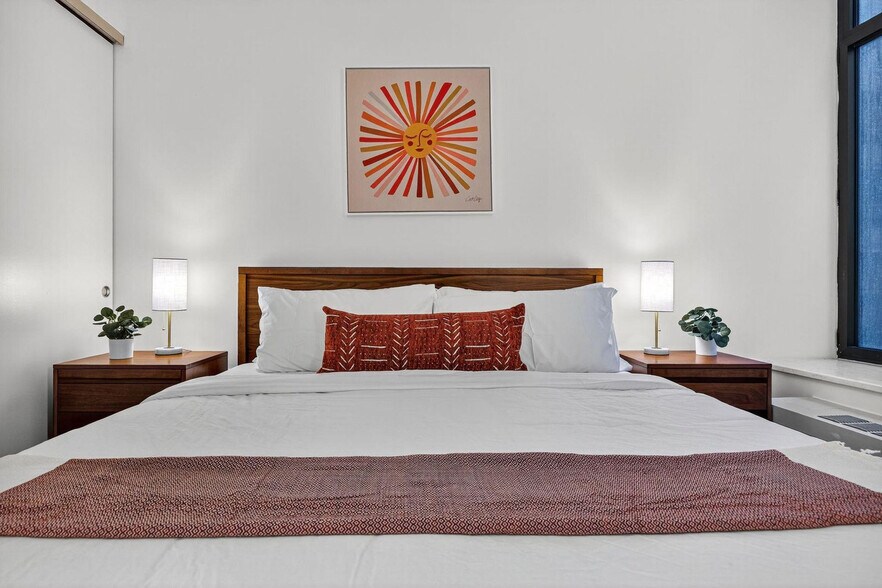 Building Photo - 10 Hanover Square