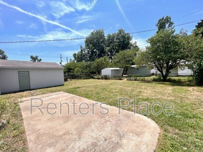 Building Photo - 5746 S Rockford Ave