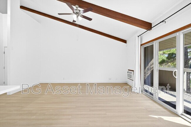 Building Photo - 2079 Ascot Dr