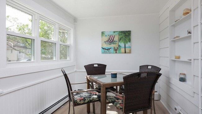 Building Photo - 1233 Oakwood Rd