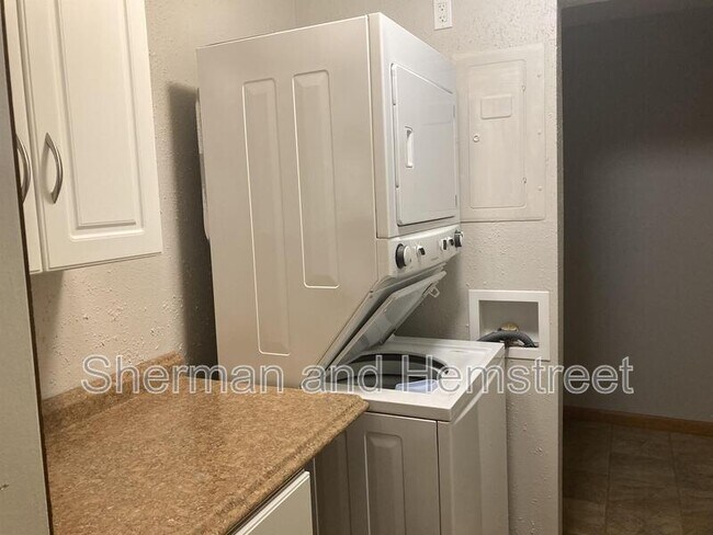 Building Photo - 267 Sioux Ct