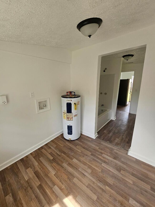 Building Photo - 182 Hughes St