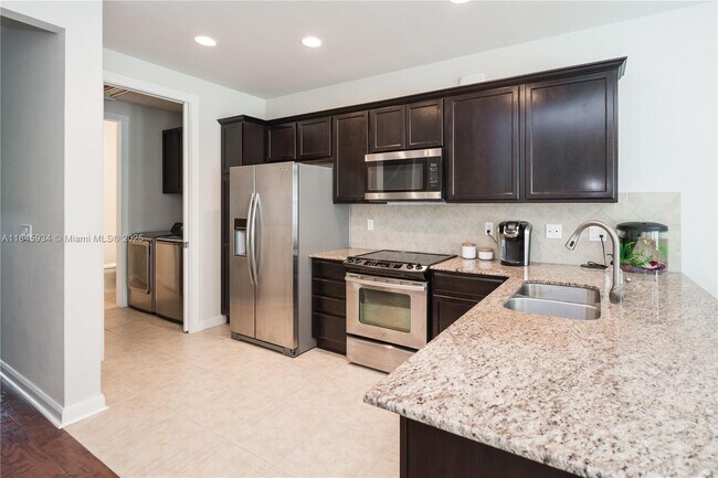 Building Photo - 1039 Key Largo St