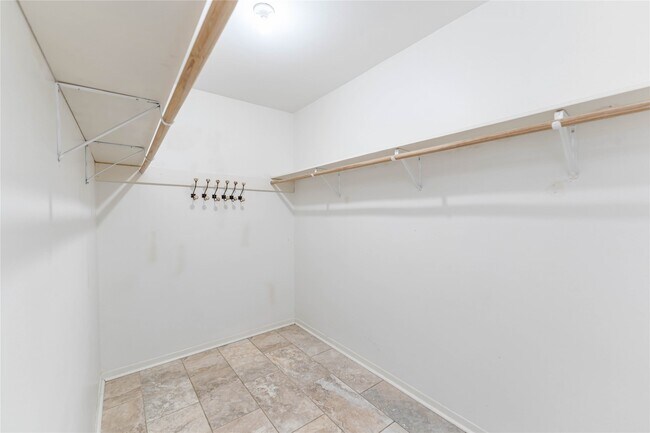 Building Photo - 2282 Gemini St