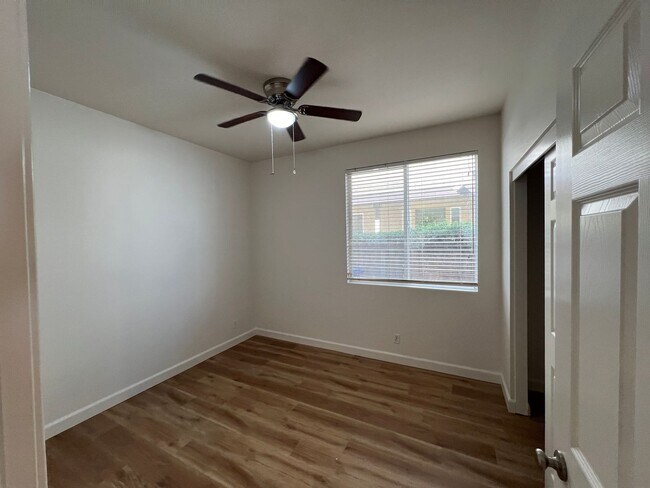Building Photo - 5 bedroom home located in Sylvan School District!
