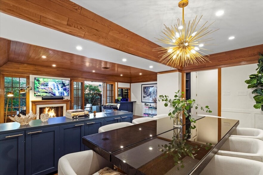 Building Photo - 9311 Burton Way