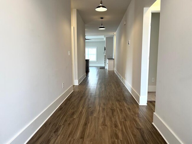 Building Photo - 154 Fernhill Dr NW