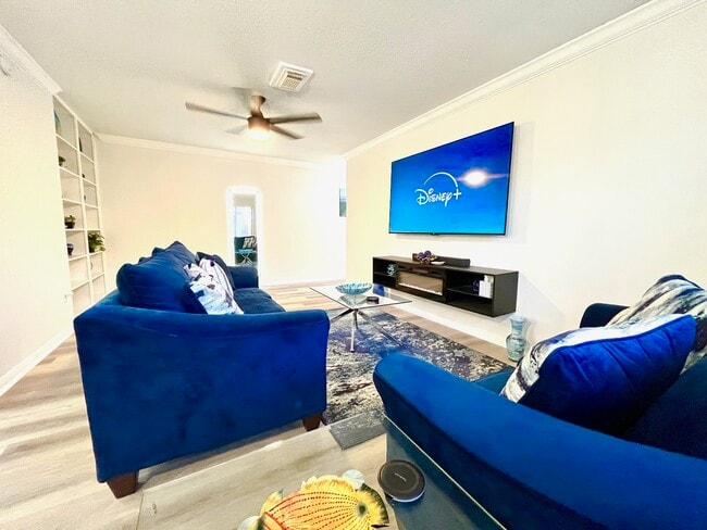 Building Photo - 1815 Bahama Dr