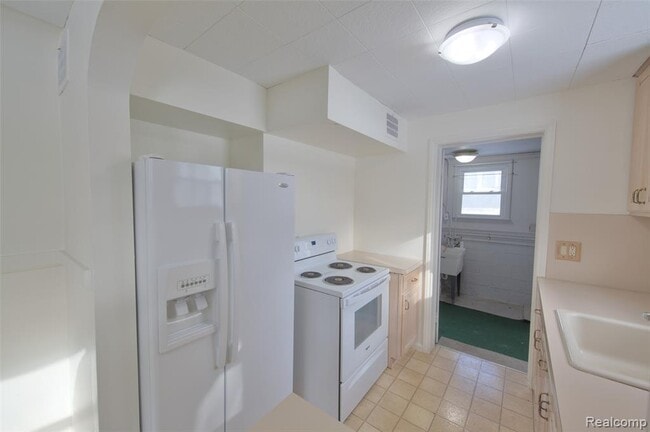 Building Photo - 9249 Whitall Ln