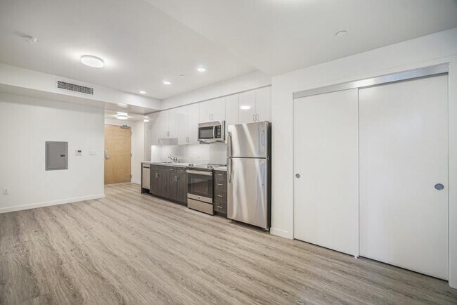 Building Photo - 2124 Bancroft Way