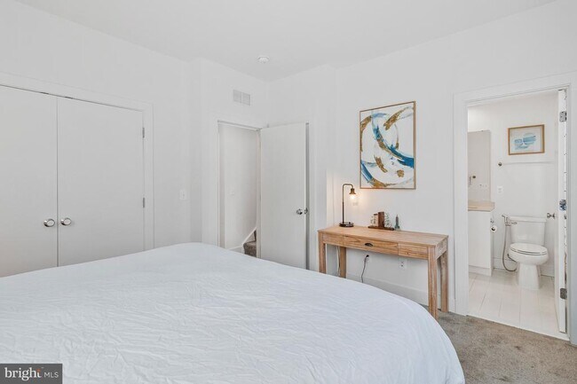 Building Photo - 40 Mural Walk NE