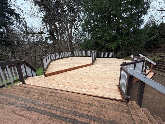 Building Photo - Spacious Mukilteo Home with Stunning Outdoor Living and Lush Landscaping