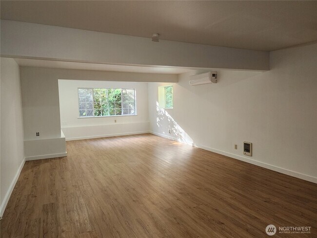 Building Photo - 8542 Battle Point Dr NE