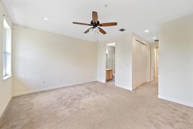 Building Photo - 770 Millbrae Ct