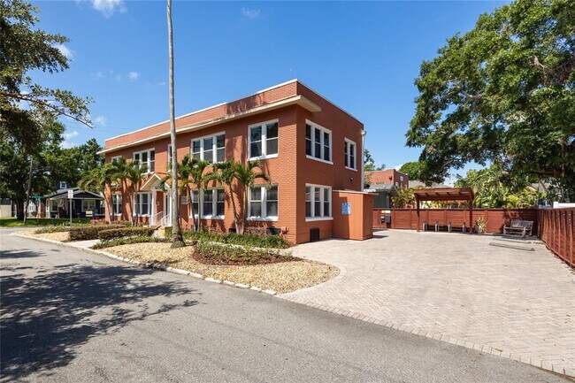 Building Photo - 3107 S Esperanza Ave