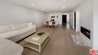 Building Photo - 4350 Vía Dolce