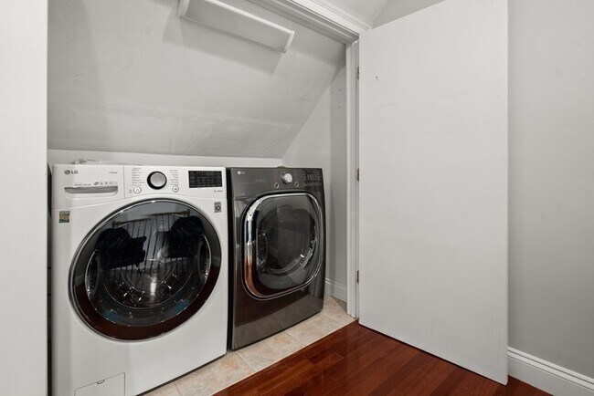 Building Photo - 72 Exchange St