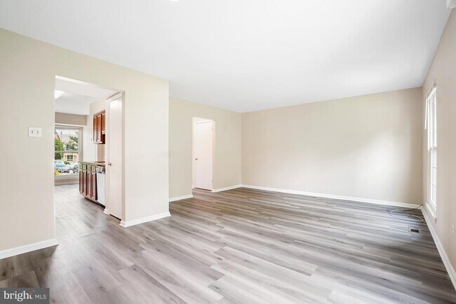 Building Photo - 3121 Benton Square Dr