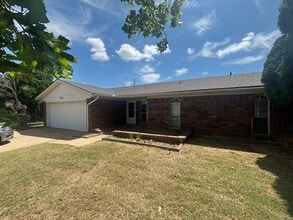Building Photo - Now Available for Rent in Gray Warr!