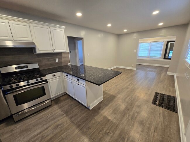 Building Photo - 185 Pick Ave