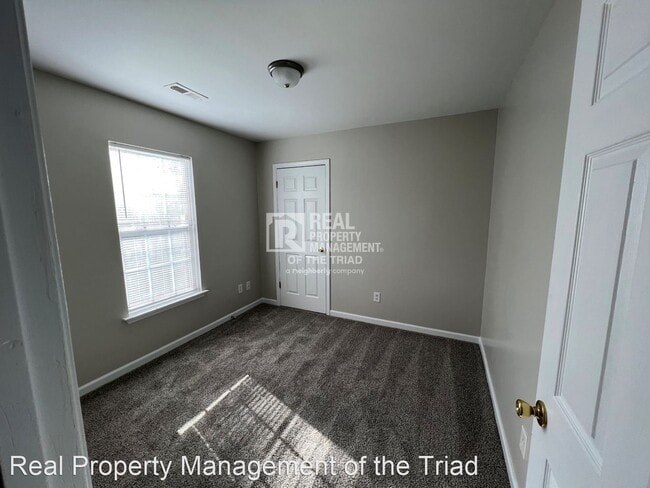 Building Photo - 4 br, 2 bath House - 3211 N. OHenry Blvd.