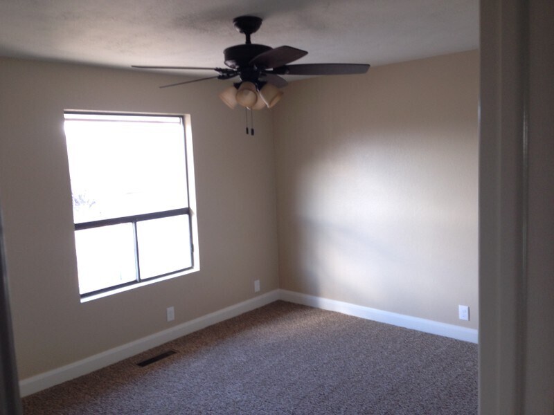 Building Photo - 910 E Fort Pierce Dr