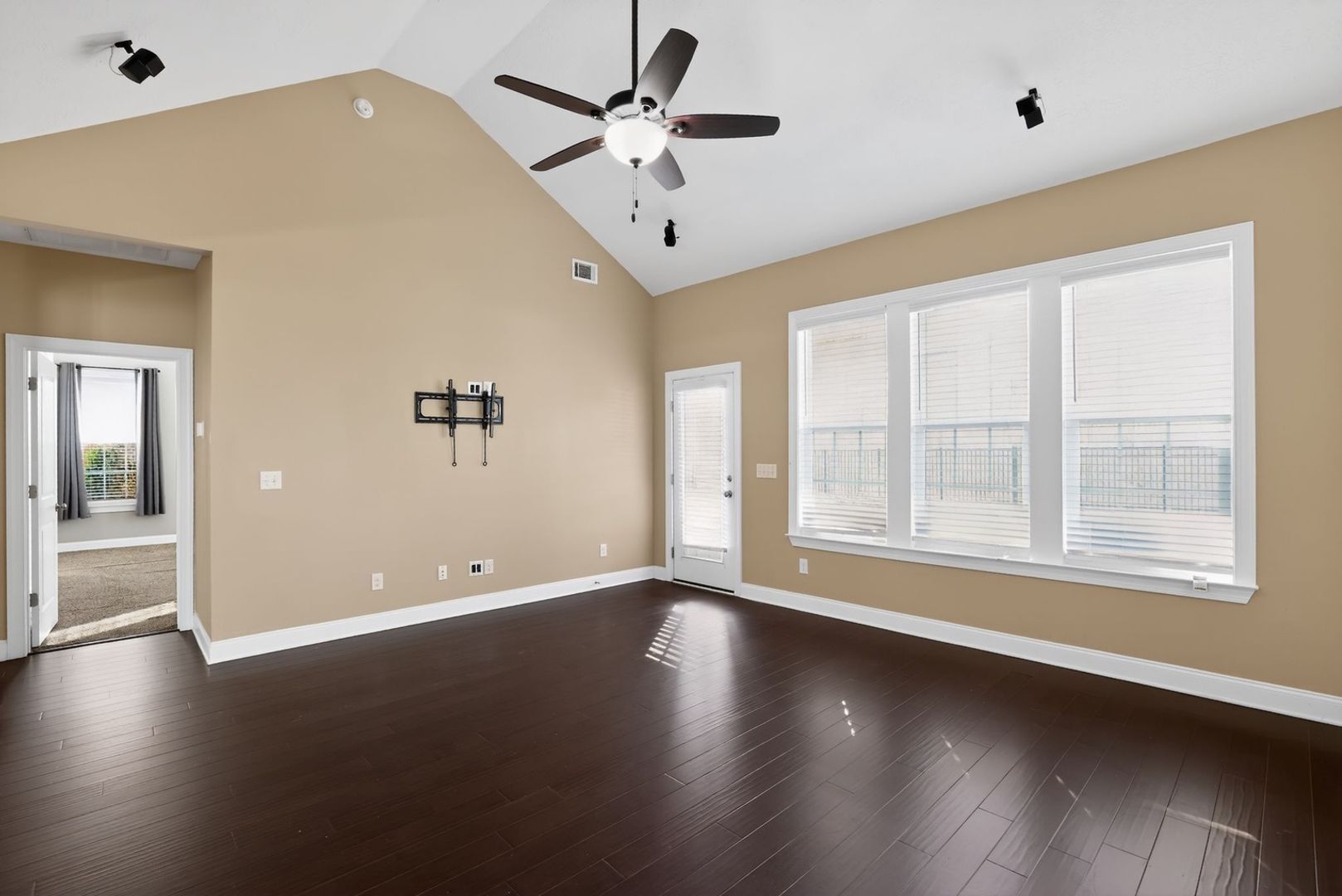 Building Photo - 2226 Kendall Park Dr