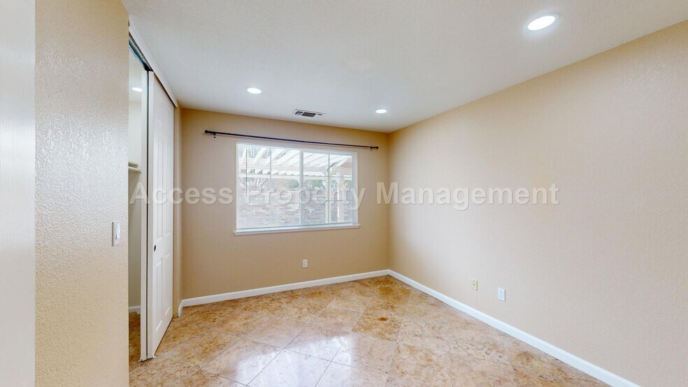 Building Photo - 2141 Norik Dr