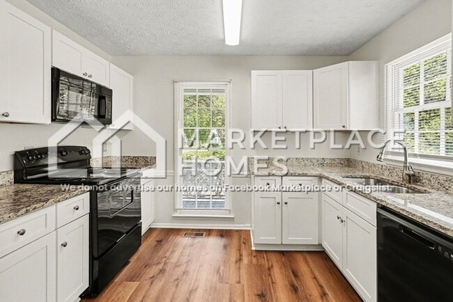 Building Photo - 2699 Foxglove Dr SW