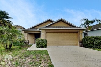 Building Photo - 1212 Oak Pond St