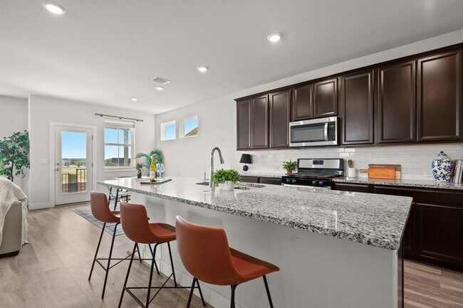 Building Photo - 7118 Silver Star Ln