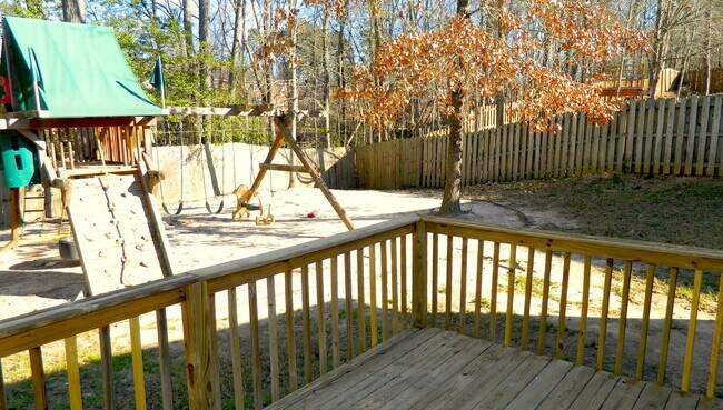 Building Photo - 1087 Waltons Pass