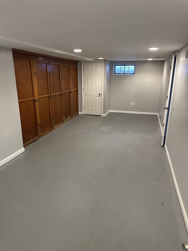 Building Photo - 9300 Ardmore Dr